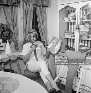 Dorothy Malone feet photo 8