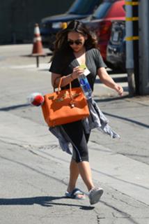 Dorothy Wang feet photo 1