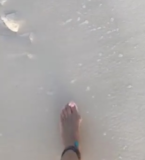 Dorra Zarrouk feet photo thumbnail