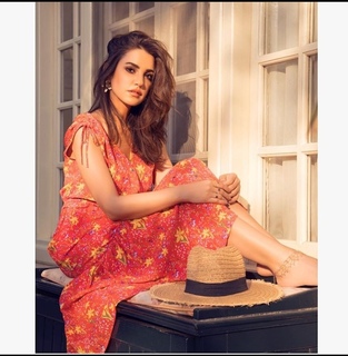 Dorra Zarrouk feet photo thumbnail