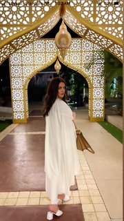 Dorra Zarrouk feet photo thumbnail