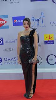 Dorra Zarrouk feet photo thumbnail