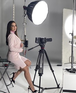 Dorra Zarrouk feet photo thumbnail