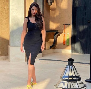 Dorra Zarrouk feet photo thumbnail