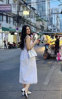 Dorra Zarrouk feet photo thumbnail