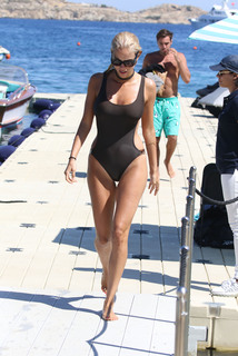 Doukissa Nomikou feet photo thumbnail