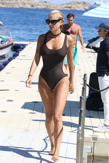 Doukissa Nomikou feet photo thumbnail