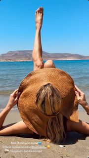 Doukissa Nomikou feet photo thumbnail