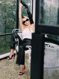 Doukissa Nomikou feet photo thumbnail