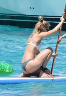 Doutzen Kroes feet photo thumbnail