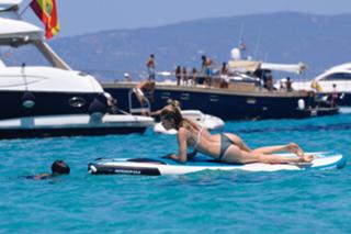 Doutzen Kroes feet photo thumbnail