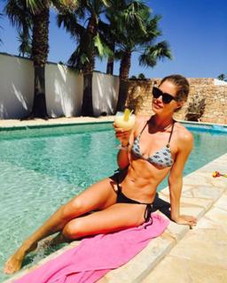 Doutzen Kroes feet photo thumbnail