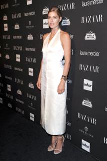 Doutzen Kroes feet photo thumbnail