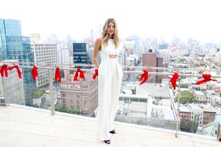Doutzen Kroes feet photo thumbnail
