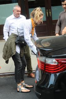 Doutzen Kroes feet photo thumbnail