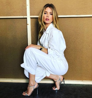 Doutzen Kroes feet photo thumbnail