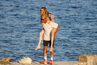Doutzen Kroes feet photo thumbnail