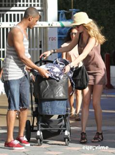 Doutzen Kroes feet photo thumbnail