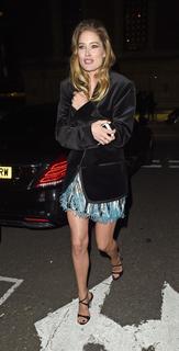 Doutzen Kroes feet photo thumbnail