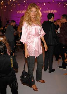 Doutzen Kroes feet photo thumbnail