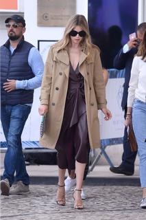 Doutzen Kroes feet photo thumbnail