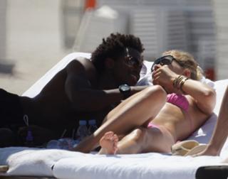 Doutzen Kroes feet photo thumbnail