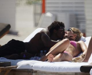 Doutzen Kroes feet photo thumbnail