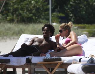Doutzen Kroes feet photo thumbnail