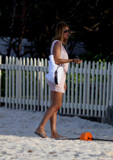 Doutzen Kroes feet photo thumbnail