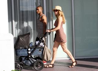 Doutzen Kroes feet photo thumbnail