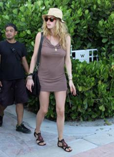 Doutzen Kroes feet photo thumbnail