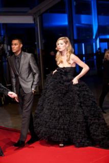 Doutzen Kroes feet photo thumbnail