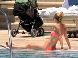 Doutzen Kroes feet photo thumbnail