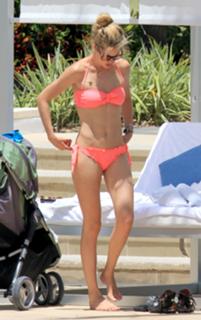 Doutzen Kroes feet photo thumbnail
