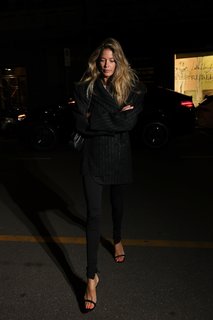 Doutzen Kroes feet photo thumbnail