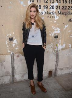 Doutzen Kroes feet photo thumbnail