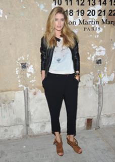 Doutzen Kroes feet photo thumbnail