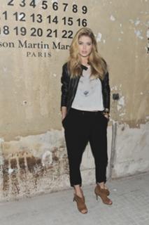 Doutzen Kroes feet photo thumbnail