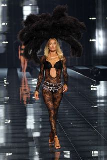 Doutzen Kroes feet photo thumbnail