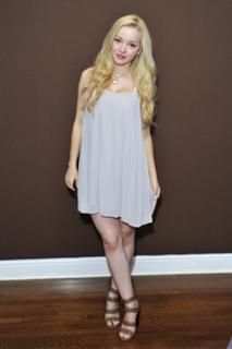Dove Cameron feet photo thumbnail