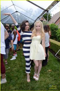 Dove Cameron feet photo thumbnail