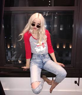 Dove Cameron feet photo thumbnail