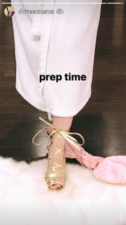 Dove Cameron feet photo thumbnail