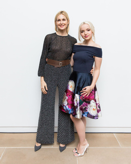 Dove Cameron feet photo thumbnail