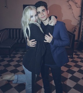 Dove Cameron feet photo thumbnail
