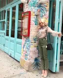 Dove Cameron feet photo thumbnail
