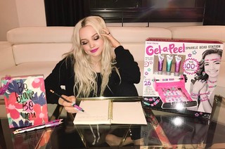 Dove Cameron feet photo thumbnail