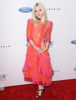 Dove Cameron feet photo thumbnail