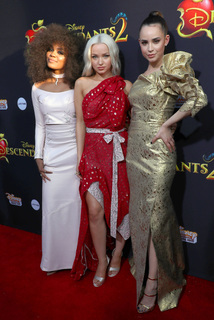 Dove Cameron feet photo thumbnail