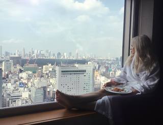 Dove Cameron feet photo thumbnail